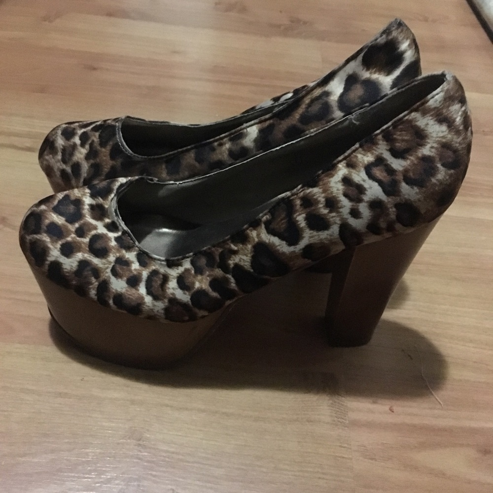 Leopard heels sz 7